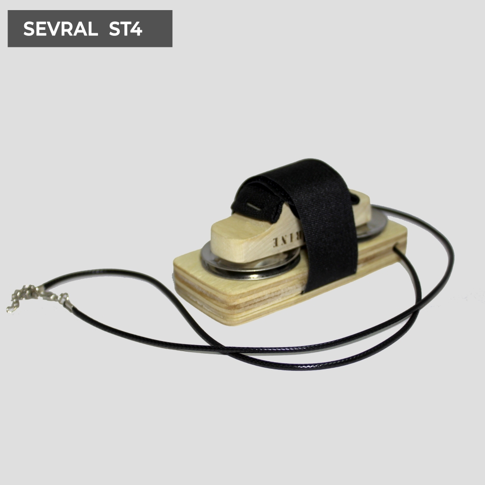 Тамбурин (бубен) Sevral ST4 уже в продаже! Новая модель в линейке тамбуринов SEVRAL отличается тем, что имеет крепление на палец руки, а так же удобное основание для переноски и хранения. Тамбурин имеет стильный шнурок на шею длинной 60 см.