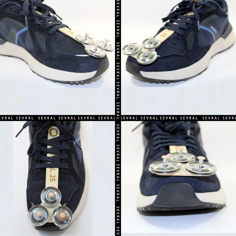 Встречайте новику- Джингл-стик Sevral JS.Sevral JS — это компактный и выразительный перкуссионный инструмент, созданный для тех, кто ценит живое звучание и свободу движения. .Изготовленный вручную, легко крепится к обуви, оснащённый тремя парами звенящих джинглов. Идеально подходит для акустических сетов и перкуссионных перформансов.